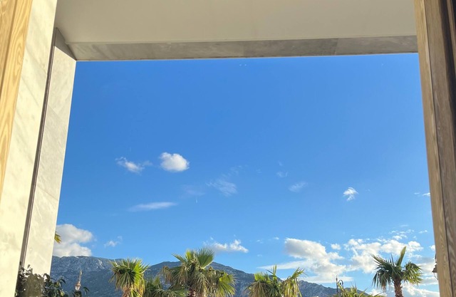 New high-quality apartment with a large terrace and amazing views, near to beach