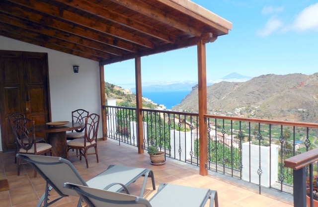 NEW holiday cottage in Hermigua with amazing views
