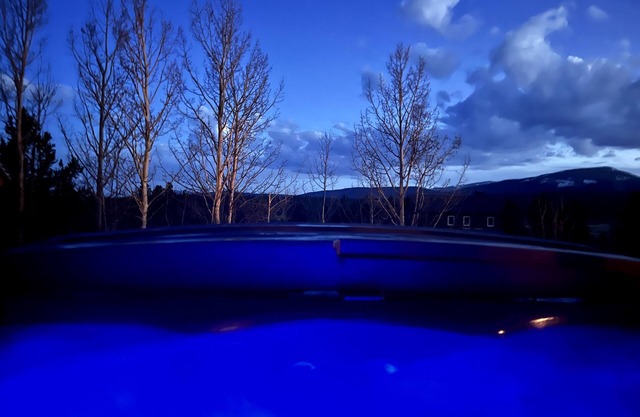New Hot Tub! Breck 19 miles! Ski, Snowboard & Snowshoe!