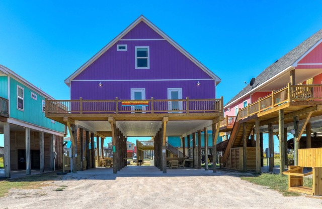 New Hottub! Unobstructed Ocean Views! 250 ft to Beach! Sleeps People 21 in Beds!