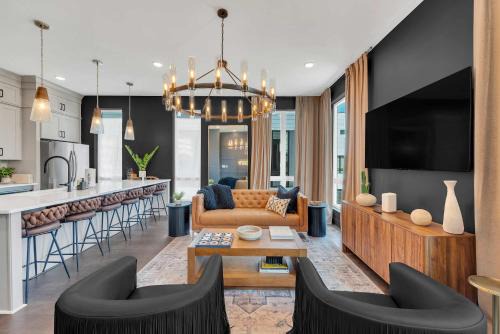 New Iconic Duo 2 Homes & Rooftop Vibes