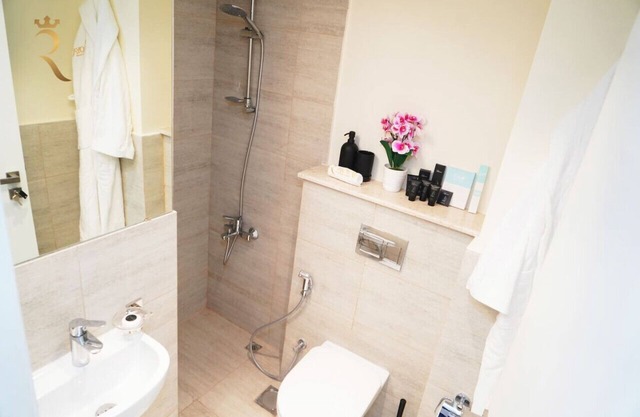 New Jade Serenity: 2BR Urban Retreat