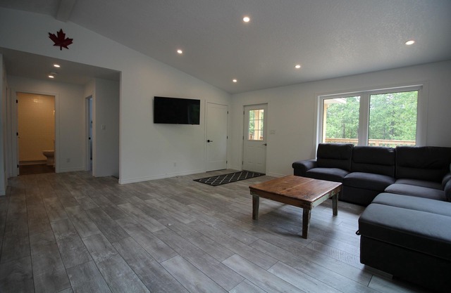New Large Bruce Peninsula Cottage