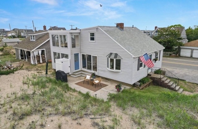 NEW LISTING DISCOUNT! Ocean Views! 4+ bedrooms! Family Friendly! Plum Island!