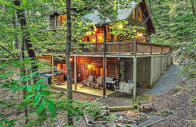 NEW LISTING Rustic and Private Escape to Mountain Time - Hot Tub