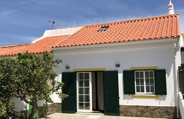 *NEW LISTING* Sagres House - Large patios, free wifi, cableTV, private parking