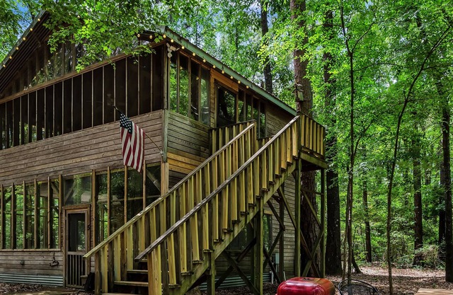 NEW LISTING! The Tree House (1-Bedroom Cabin) by RedAwning