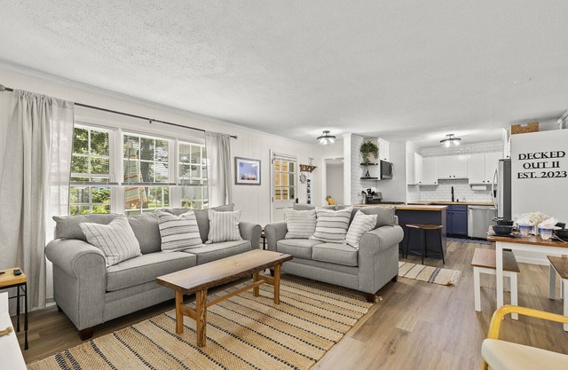 [New Listing] Walk To Beach, Main St, Harbor. Beautifully Renovated - Captain Gosnold Village