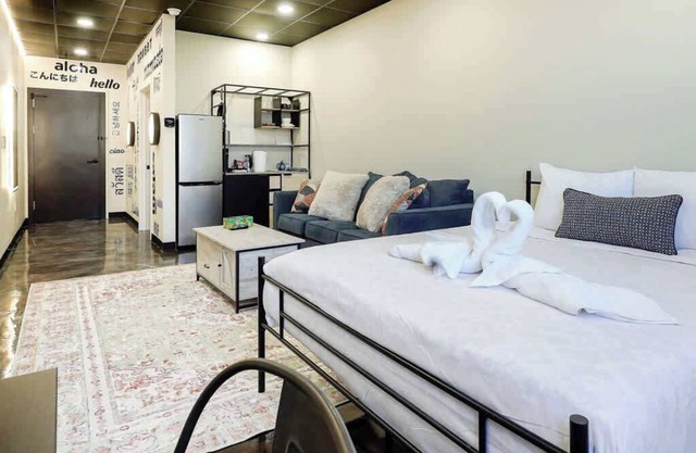 *New* Loft 5 min Shadyside/East Liberty Sleeps 4