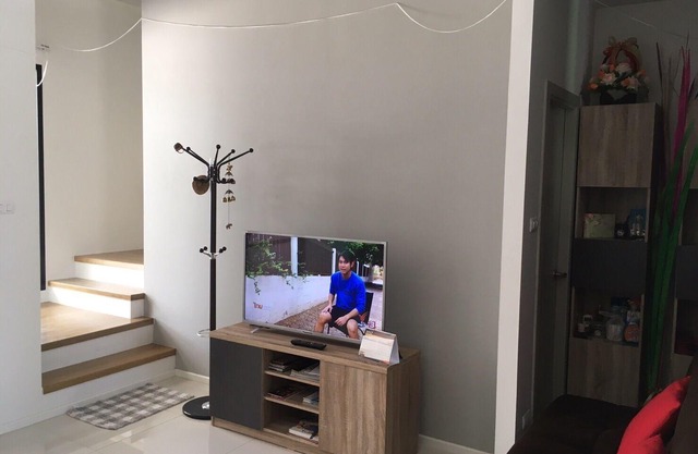 New Loft Modern Home, the 3 storey 2 bedroom 3.5 bathroom with cooking equipment