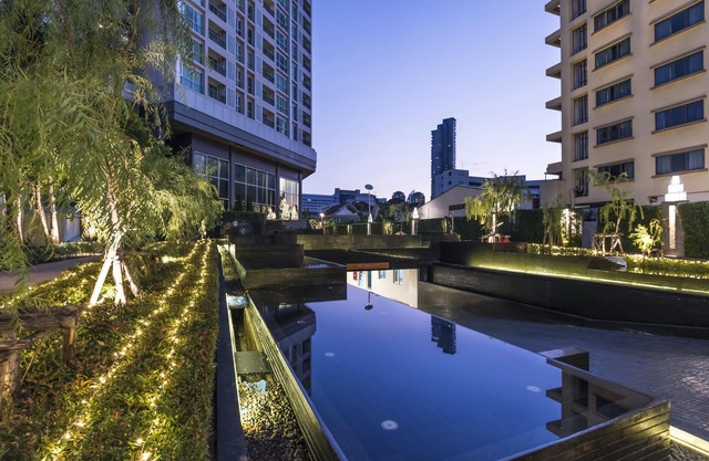 NEW * Luxurious 2BrPenthouse 33th floor-Netflix-on the BTS with river view balcony