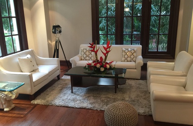 New & Luxurious 5-star serviced apartment located in gated colony in South Delhi