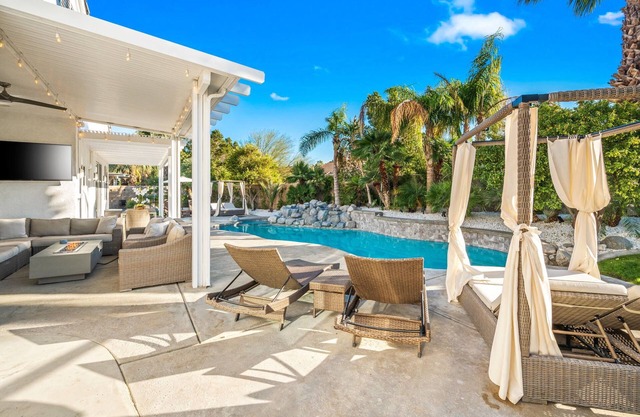 NEW! Luxurious Getaway: Pool Theatre Activity Room