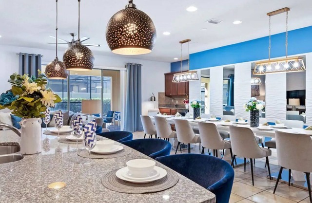NEW! Luxury 9 BDR Villa near Disney w/Pool&Spa + Lakefront