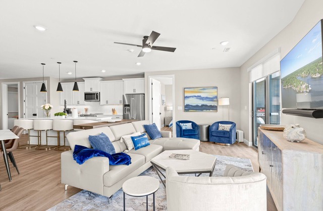 NEW Luxury Lakefront Condo w/2 Master Suites! 4D