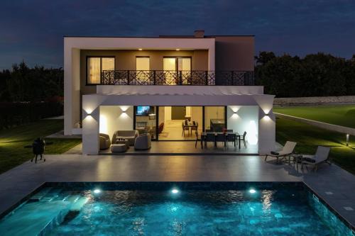 New! Luxury Villa Alta & Montira two heated pool