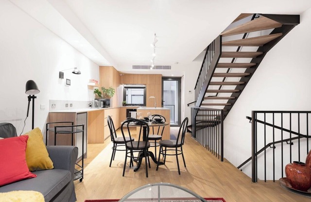 New Modern Design 3B2B House+Parking near Toorak 2