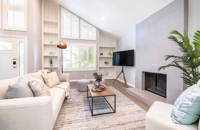 New! Modern & Sleek 4BR home w/high ceilings