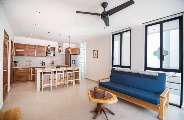 New One Bedroom Walking Distance to Harbor, Park, Beach and Restaurants.