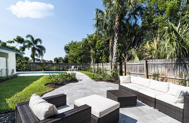 New pool! 4 Bed 3 bath home -Fenced yard in trendy Lake Park- City of Naples.