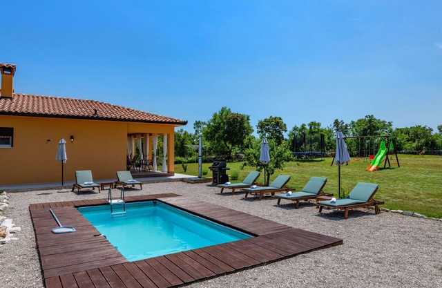 New pool villa, private 4000 sqm garden