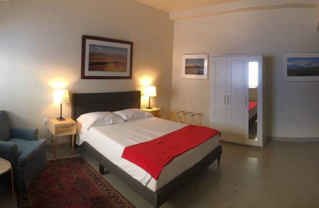 New Property Fully ADA Accessible Sleeps 2 15 minutes from Downtown Fairbanks