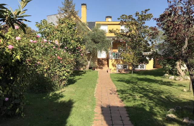 New, quiet, bright, fully equipped apartment with garden and pool