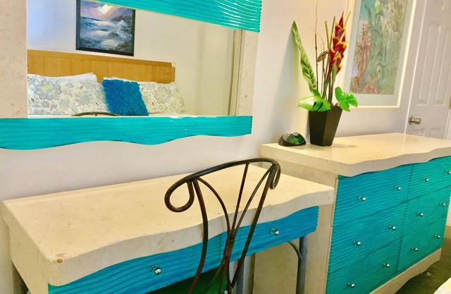 NEW RATE! Very Uniqe 3 Min. walk to most popular section of Waikiki Beach.