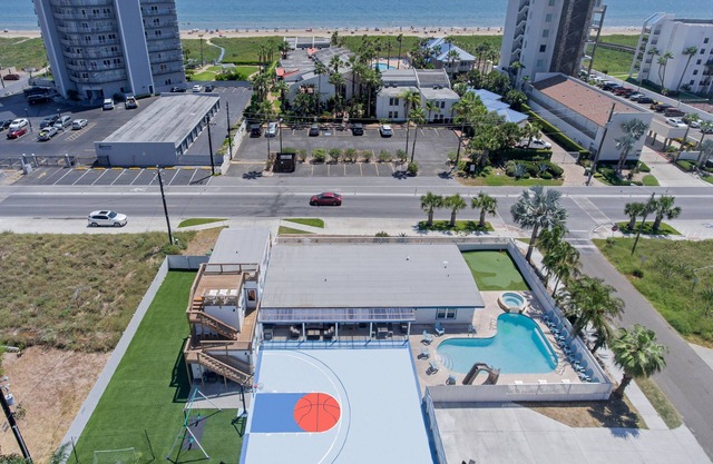 New&Remodel/Beachview/Putting Green/Bball & Artificial Turf Court/Water Slide/Heated Pool/Hot Tub!