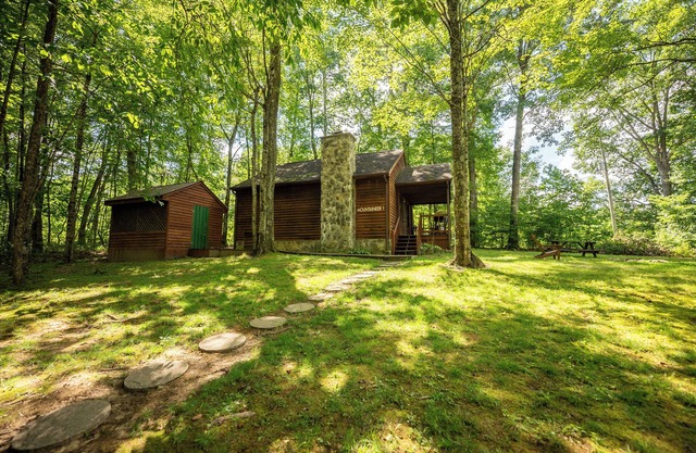 New River Gorge Cabin, hot tub and fireplace at the best area prices