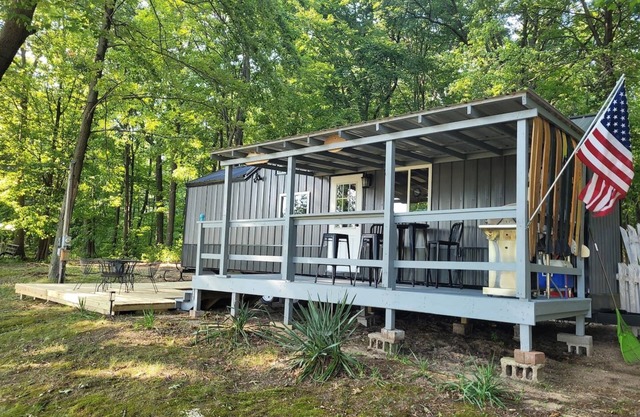 New! Robin's Nest - Cute Lakefront Tiny House! Includes lake access!