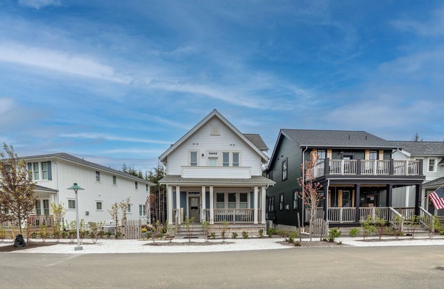 *New* Seabrook's Ocean Breeze: 4 Bedrooms!