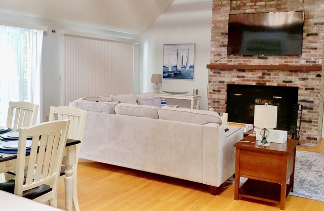 New Seabury 3-bedroom house with Private Pool and Golf Course View