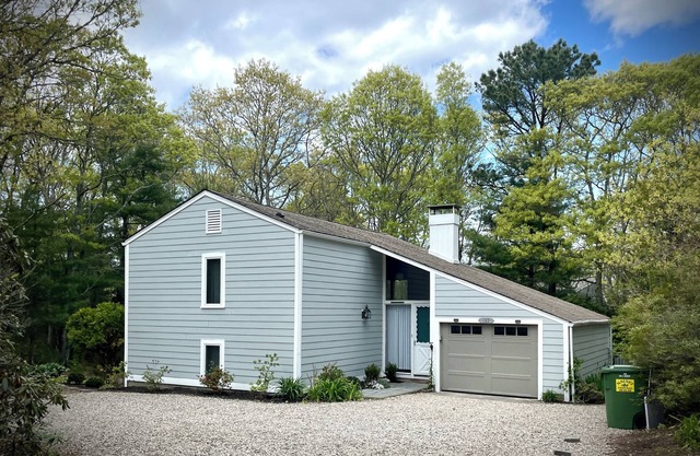 New Seabury Home, private yard, great location