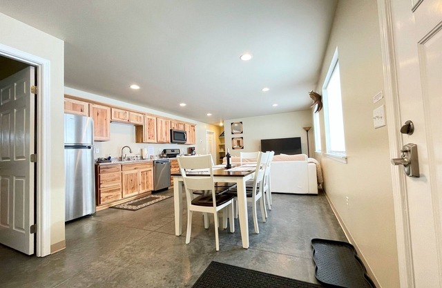 New secluded and peaceful 1 bedroom Alaska hideaway apartment.