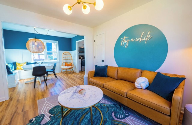 NEW Skyline Bungalow - Steps to Downtown