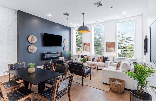 New! Stylish Bourbon 3 bed, 2 bath suite. Downtown, Bourbon Trail, Yum Center