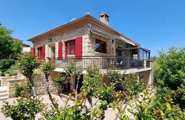 New 'The pretty house in Banne' 3 rooms, heated swimming pool, wifi, quiet