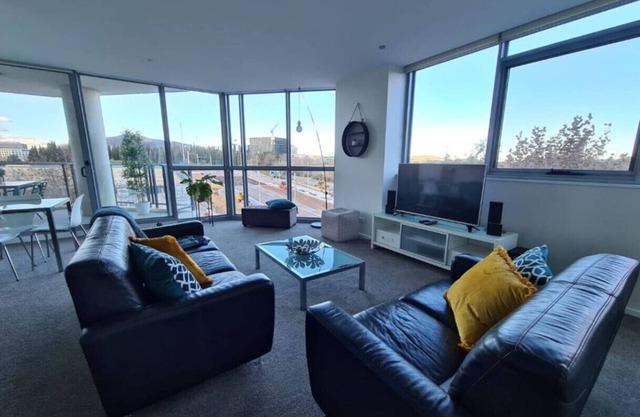 New to VRBO: Grand 2BR between ANU and City