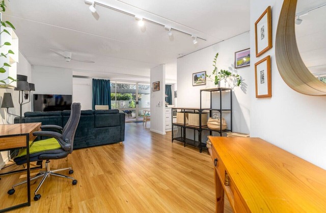 New to VRBO: Stylish apt facing the historic Telopea Park