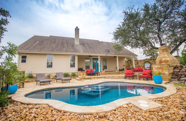 New! Town & Country Luxury Oasis near Gruene, TX - Private Pool