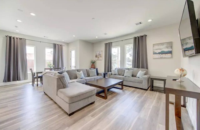 NEW Townhome!- 5 min from DT/Heights/Med Center