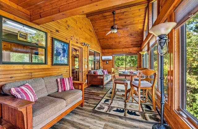 New! Views! Pet Friendly*5 Mins to National Park