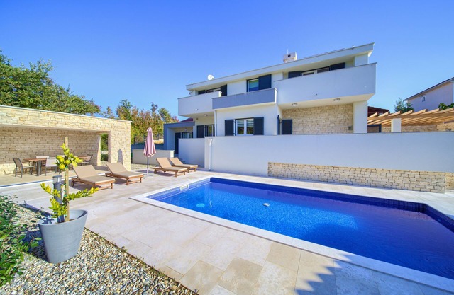 New villa with pool, sandy beach, quiet location- TRAVELER Reiseburo Krk ID 2215