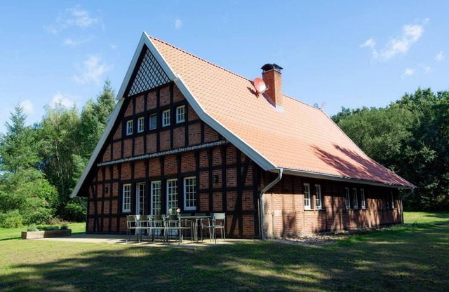 NEW: Waldhaus. Stylish half-timbered house + barrel sauna