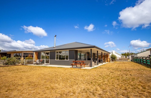 New with a View, Twizel - FREE WIFI