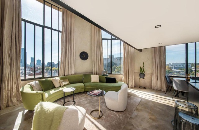 New York Style Apt in Iconic Prahran Central