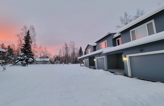 NEWLY BUILT TOWNHOME W/2 BEDROOM & HEATED GARAGE