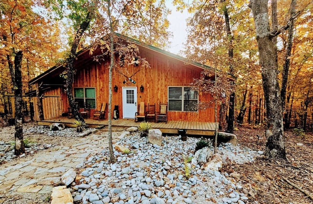 Newly constructed Secluded Ozark Cabin - 45 Acres - Fire Pit & Trails