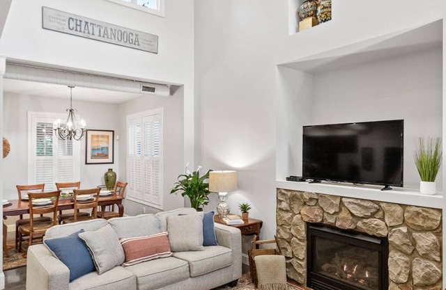 Newly Decorated Downtown Chattanooga Home, Sleeps 6-8,